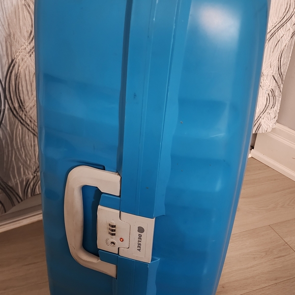 Delsey Blue Hard Shell Suitcase - Picture 2 of 5
